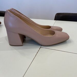 Nine West Size 10 Nude Elegant Women's Block Heel Pumps